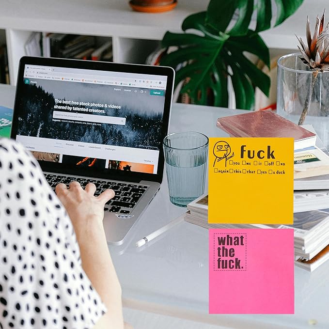 Fresh Outta Fucks Pad and Pen Funny Sticky Notes and Pen Set White Elephant Gift Novelty Pen Funny Desk Accessory Fun Gifts for Friends (4Color+2Pen)